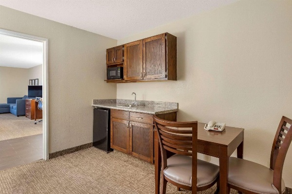 Comfort Inn & Suites Little Rock Airport image 6